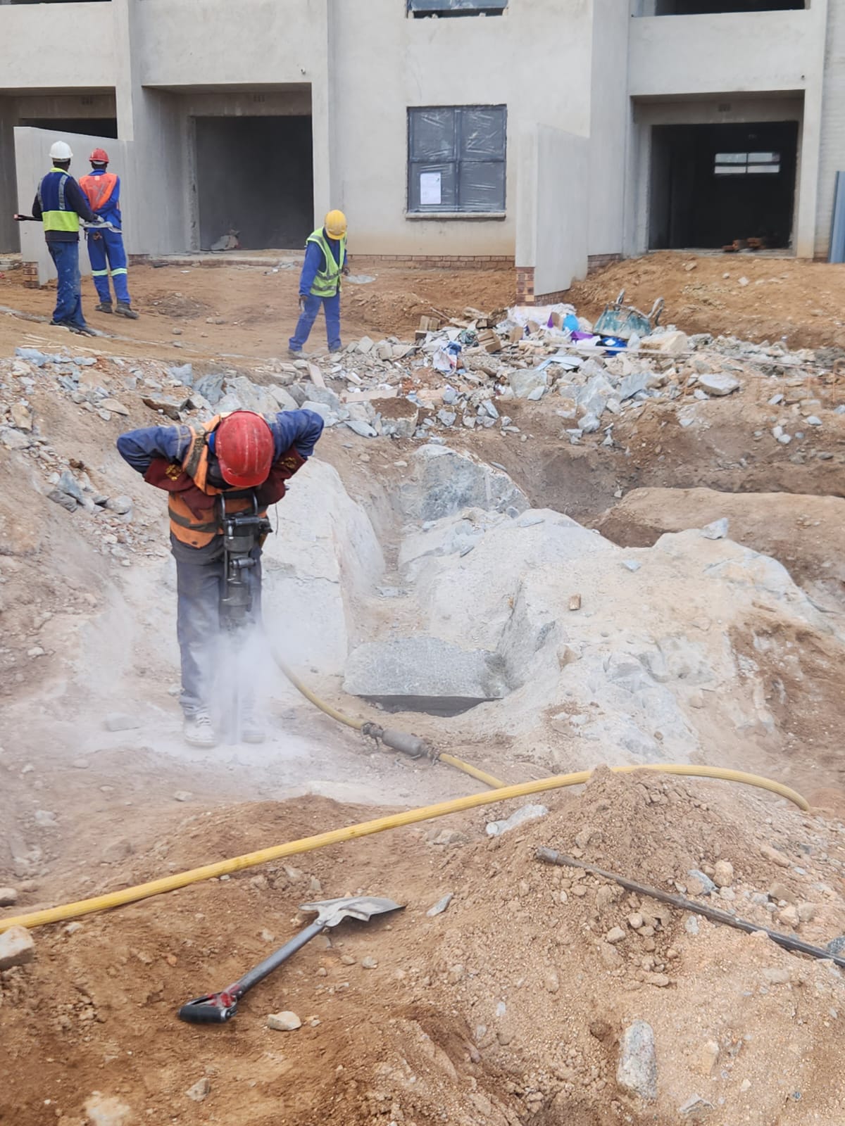 2023-05-19 Rock breaking - Sufubi estate 1